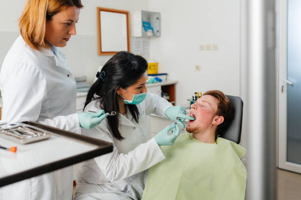 Best Emergency Dental Extractions in Leetonia, OH